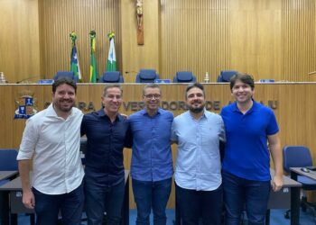 Acompanhado de Nitinho e Ricardo Vasconcelos, Fábio Mitidieri visita Câmara de Aracaju