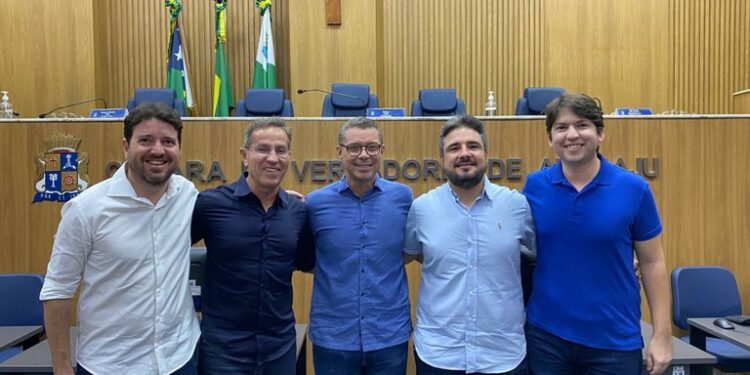 Acompanhado de Nitinho e Ricardo Vasconcelos, Fábio Mitidieri visita Câmara de Aracaju