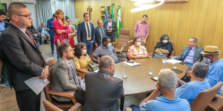 Reajuste Salarial: vereadores recebem proposta de emendas de representantes do Sepuma, Sacema e Sindipema
