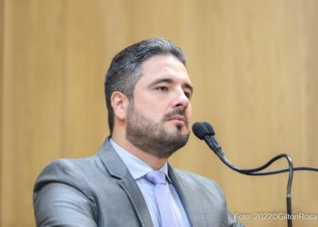 Ricardo Vasconcelos repudia novo bloqueio de verbas federais que atingiu alunos da UFS