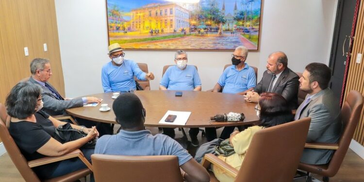 Vereador Isac recebe denúncia de suposto desvio de verba pública em Aracaju