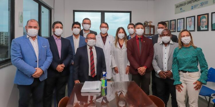 Vereadores visitam Hospital Universitário para sugerirem Emendas Impositivas para a instituição