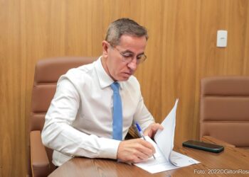 Nitinho assina ato de convocação de 61 aprovados em concurso