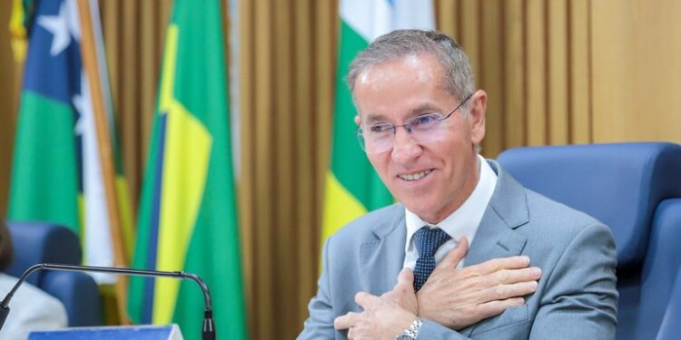 Biografia: “Uma carreira política construída pelas mãos dos amigos”