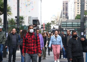 Brasil registra 54.493 novos casos de covid-19 nas últimas 24 horas