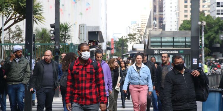Brasil registra 54.493 novos casos de covid-19 nas últimas 24 horas