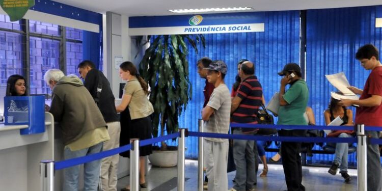 Aposentados e pensionistas do INSS vão receber R$ 1,6 bi em atrasados