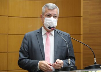 Iran solicita que a Seduc atenda a comunidade do Colégio Estadual Professora Josefina Leite Campos