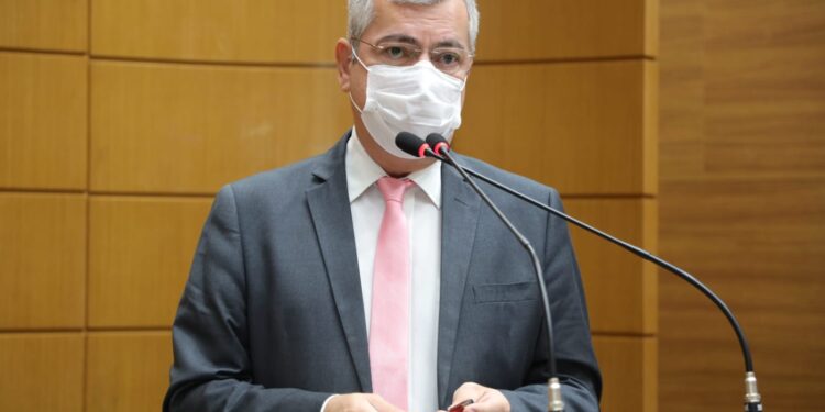 Iran solicita que a Seduc atenda a comunidade do Colégio Estadual Professora Josefina Leite Campos