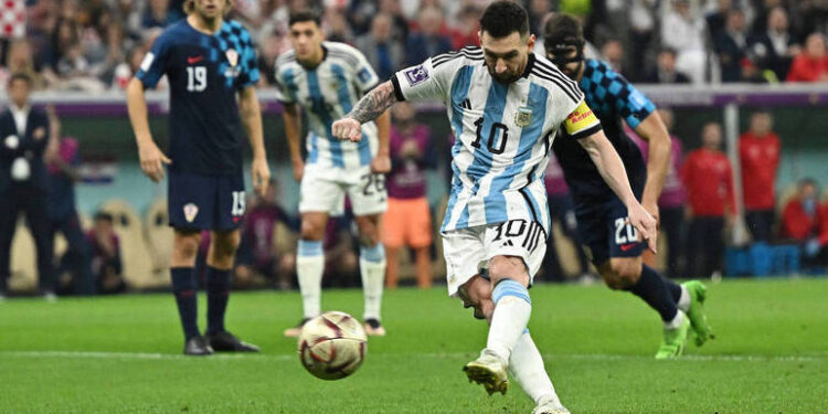 Messi desfila genialidade e classifica Argentina para final da Copa 2022