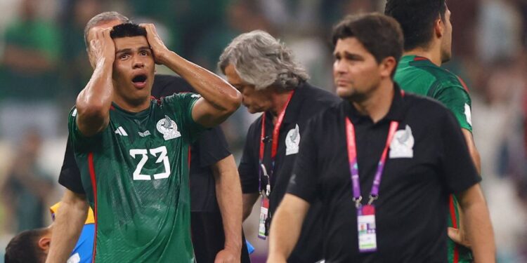 México vence sauditas, mas perde vaga às oitavas no saldo de gols