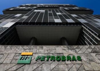 Transição sugere a Lula abandonar privatizações da Petrobras, Correios e EBC