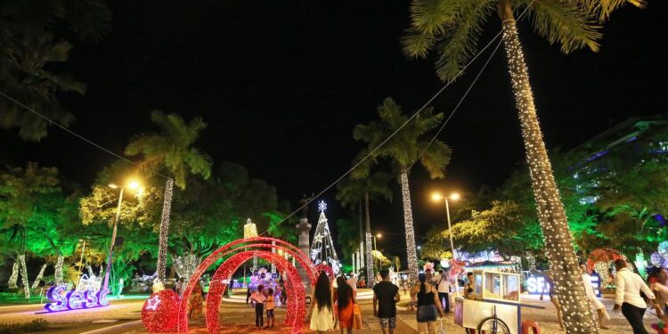 Natal Iluminado: visita ao Centro já é parte da tradição natalina dos aracajuanos
