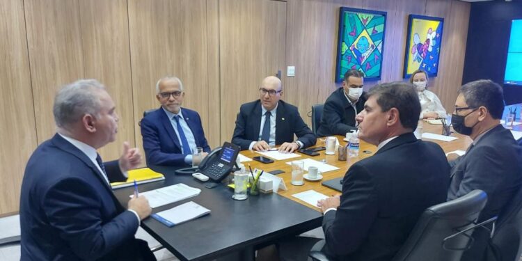 Prefeito Edvaldo se reúne com ministro da Saúde e pede agilidade na liberação da 5ª dose da vacina