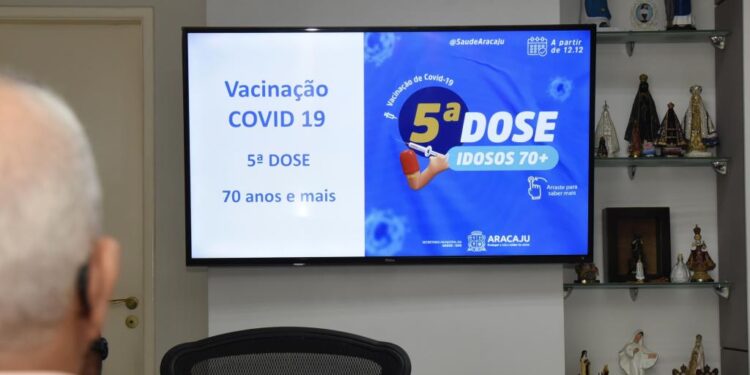 Aracaju iniciará a aplicação de 5ª dose da vacina contra a covid-19 em maiores de 70 anos