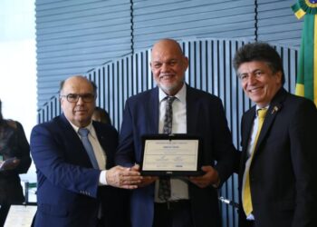 Secretário do Esporte e da Juventude de Aracaju recebe honraria na Câmara Federal