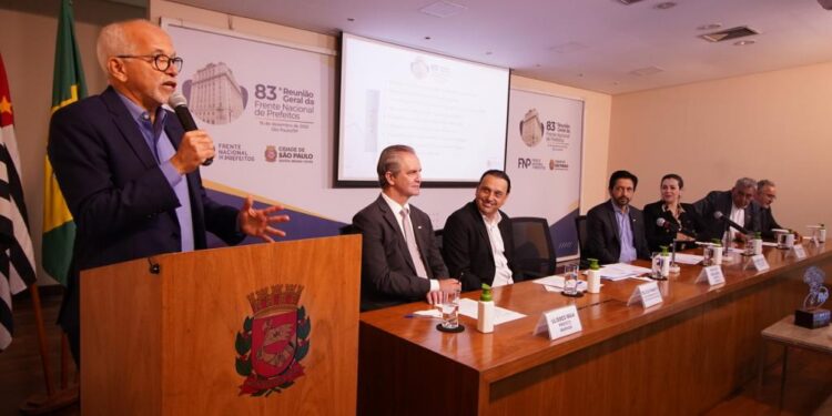 Prefeito Edvaldo lidera Reunião Geral da Frente Nacional de Prefeitos em SP