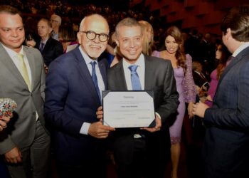 Prefeito Edvaldo participa da cerimônia de diplomação dos eleitos por Sergipe