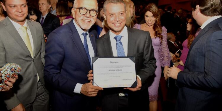 Prefeito Edvaldo participa da cerimônia de diplomação dos eleitos por Sergipe