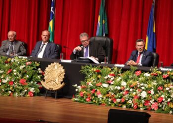Parlamentares eleitos são diplomados pelo Tribunal Regional Eleitoral