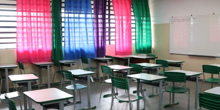 Novo governo terá como desafio recompor orçamento da educação