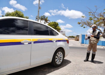 SMTT/SC divulga calendário de renovação de alvarás de táxis e do transporte escolar para 2023
