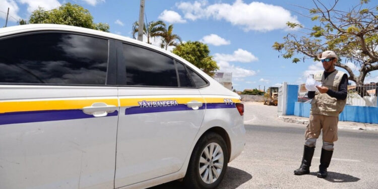 SMTT/SC divulga calendário de renovação de alvarás de táxis e do transporte escolar para 2023
