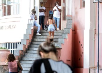 Edital concede bolsa e recursos para pesquisadores negros e indígenas