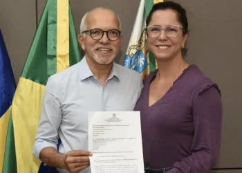 Edvaldo recebe carta-renúncia da vice-prefeita Katarina Feitoza