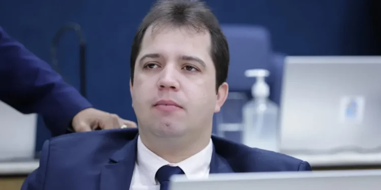 Projeto que combate a automutilação, do vereador Sávio, aguarda sanção