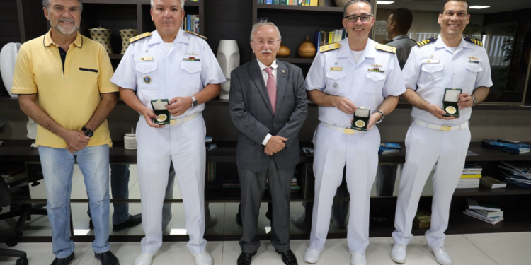 Presidente da Alese recebe visita de representantes da Marinha do Brasil