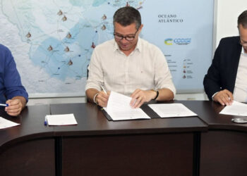 Governo assina protocolo de intenções para implantação de fábrica de tratores em Sergipe