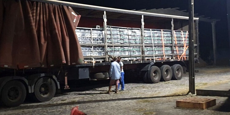 Equipes da Sefaz flagram transporte de adubo sem documentação fiscal