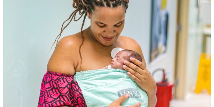 Método Canguru resgata vínculo entre mães e filhos de partos prematuros