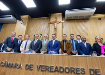 Binho é empossado 2º secretário da mesa diretora da CMA