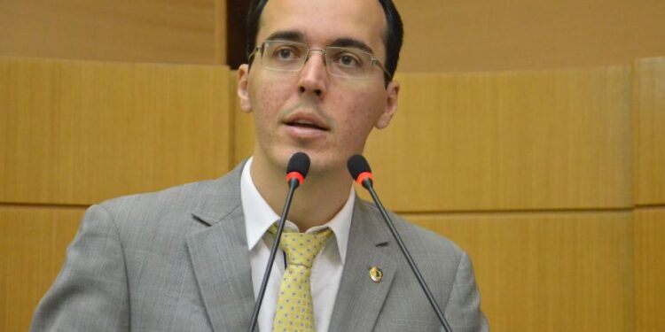 Deputado afirma que preço dos combustíveis deve subir