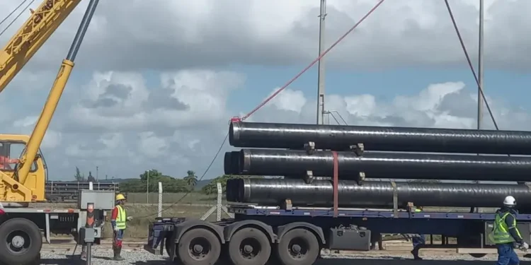 Projeto de interligação do Terminal de GNL da Eneva à malha da TAG evolui com o recebimento dos primeiros tubos para o gasoduto