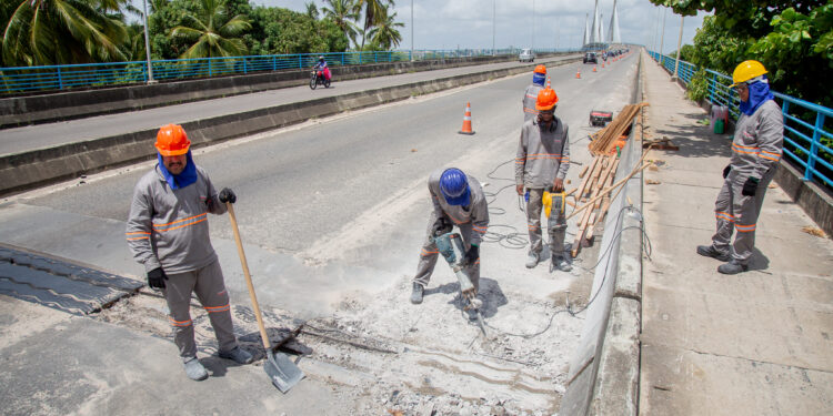 Governo de Sergipe investe em segurança de tráfego na ponte Aracaju-Barra