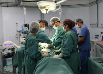 Médicos do Huse atuam em conjunto e salvam vida durante cirurgia de alta complexidade