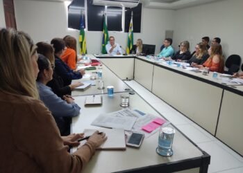Secretário Zezinho Sobral dialoga com departamentos pedagógicos