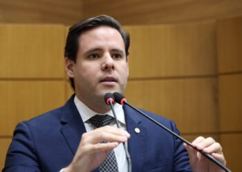 Deputado Federal se manifesta a favor de Agentes de limpeza de Aracaju que estão sem receber salário