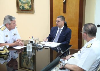 Governador Fábio dá boas-vindas ao novo comandante do 2º Distrito Naval e discute melhorias para o Porto de Sergipe