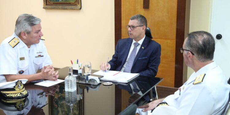 Governador Fábio dá boas-vindas ao novo comandante do 2º Distrito Naval e discute melhorias para o Porto de Sergipe