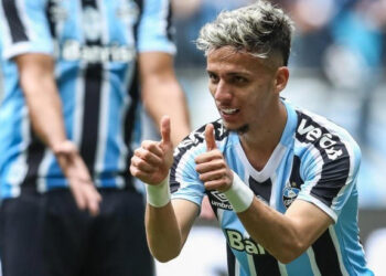 Atacante recusa o Fluminense após pedido de Diniz e ligação de Fred: “Receio por causa da reação da torcida”