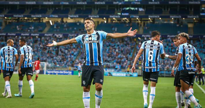 Suárez decide de novo e evita decepção do Grêmio diante de quase 30 mil torcedores
