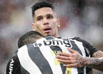 Dupla com Hulk funciona, e Paulinho faz primeiro gol pelo Atlético