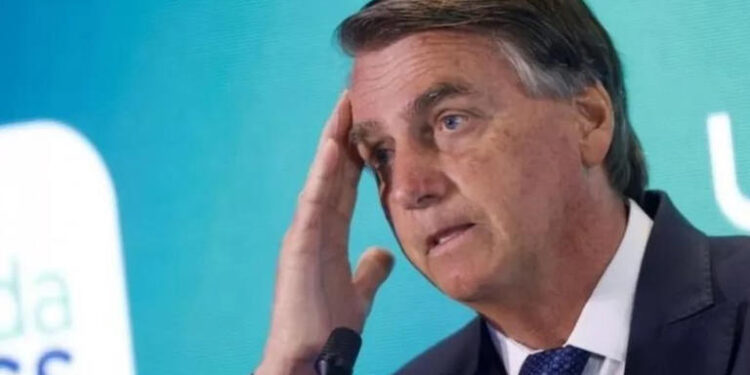 Bolsonaro pede novo visto nos EUA para ‘clarear a cabeça’ e ‘aproveitar como turista’, diz advogado