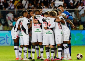 Barbieri critica árbitro inexperiente em derrota do Vasco: ‘Estava confuso’