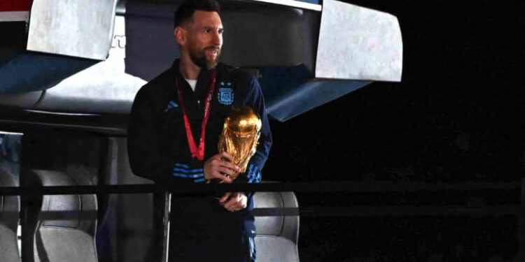 PSG prepara proposta “irrecusável” para renovar com Messi, diz jornal