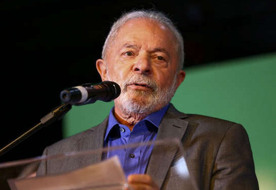 “A gente não pode dar aumento de salário mínimo em 3%”, diz Lula sobre regras fiscais